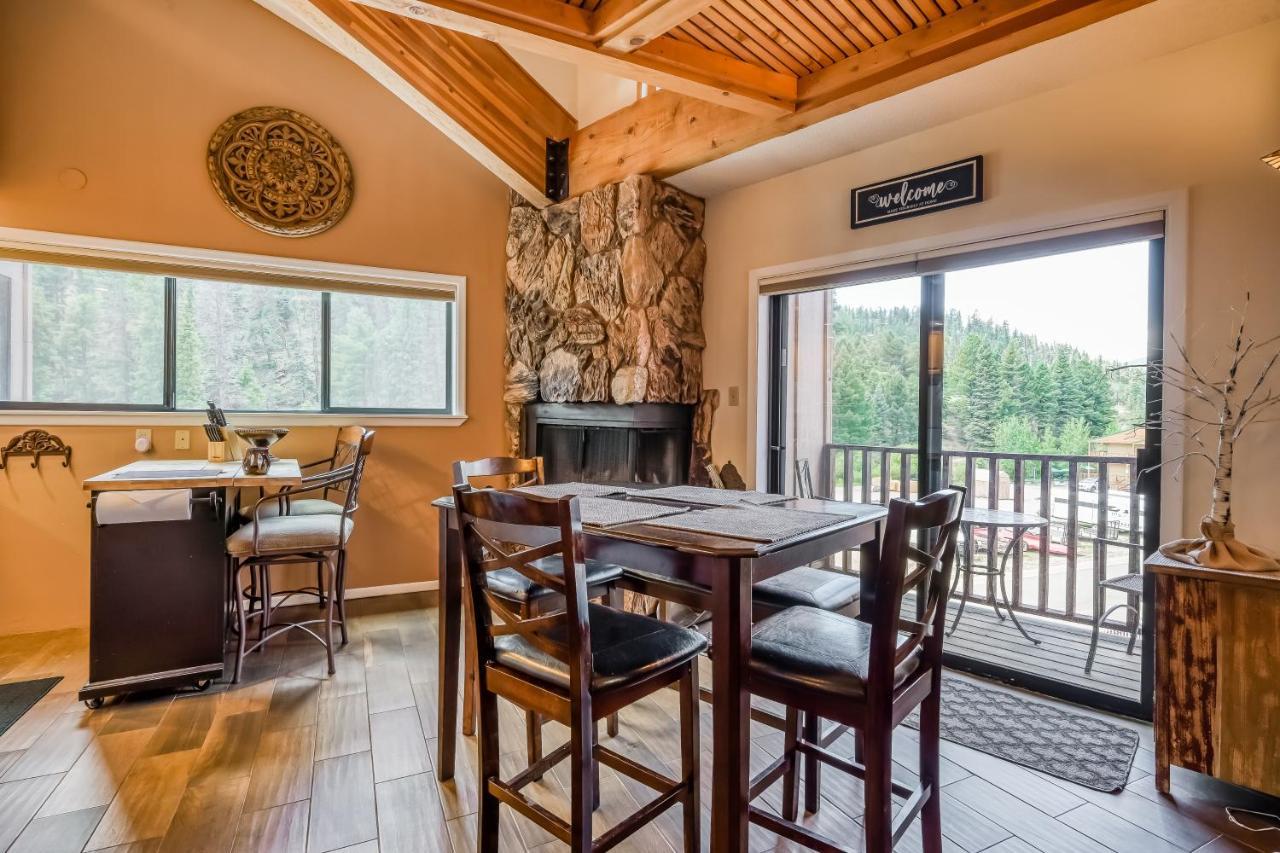 Lovely Lifts West Getaway Red River Exterior photo